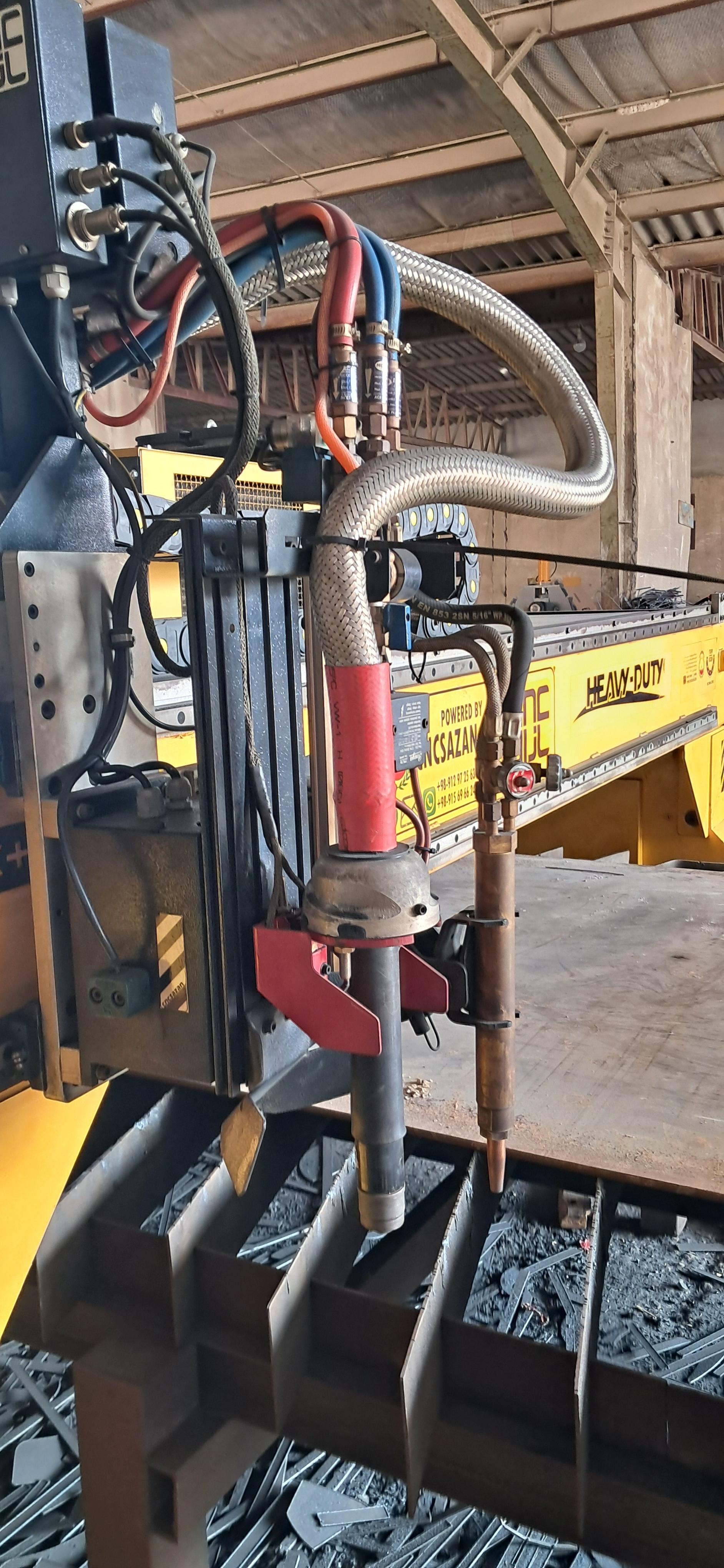 عکس سی ان سی فلزات