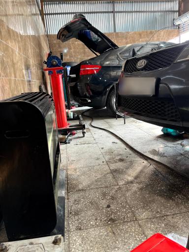 عکس تعمیرگاه هیوندا کیا و تویوتا علی