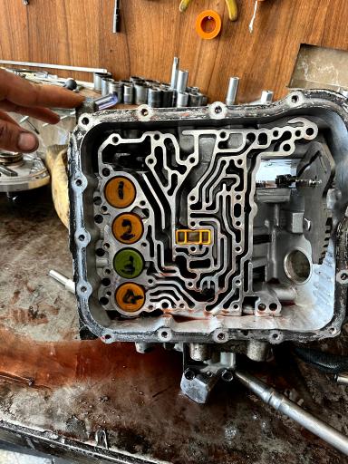 عکس تعمیرگاه هیوندا کیا و تویوتا علی