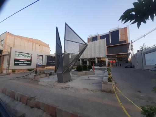 عکس روغن موتور خیابانی