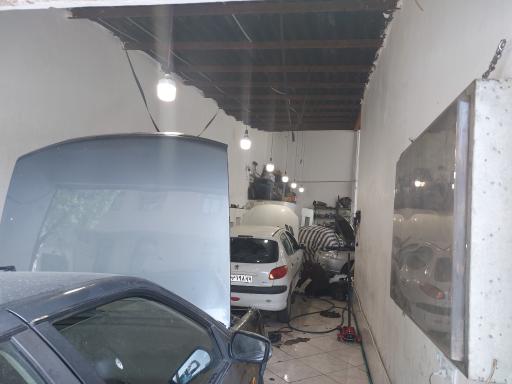 عکس تعمیرگاه هادی اصفهانیان