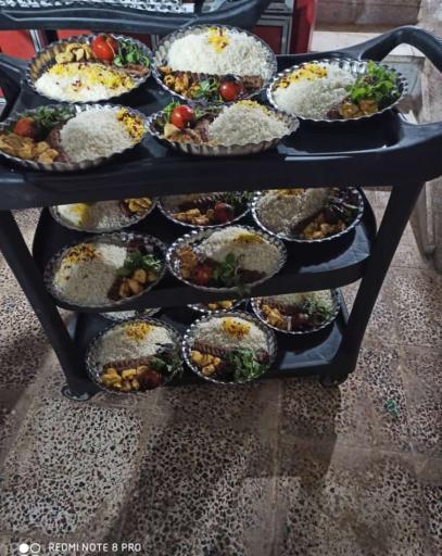 عکس رستوران و بیرون بر آرمان