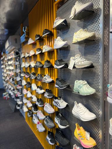 عکس کفش و کتونی رایکا