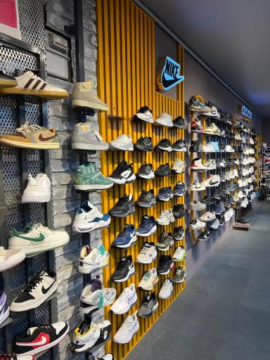 عکس کفش و کتونی رایکا