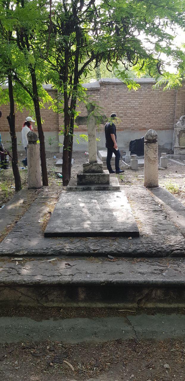 عکس آرامگاه کنت دومونت فرت اولین رئیس پلیس تهران