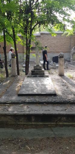 عکس آرامگاه کنت دومونت فرت اولین رئیس پلیس تهران