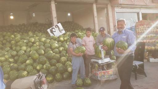 عکس هندوانه فروشی مردی