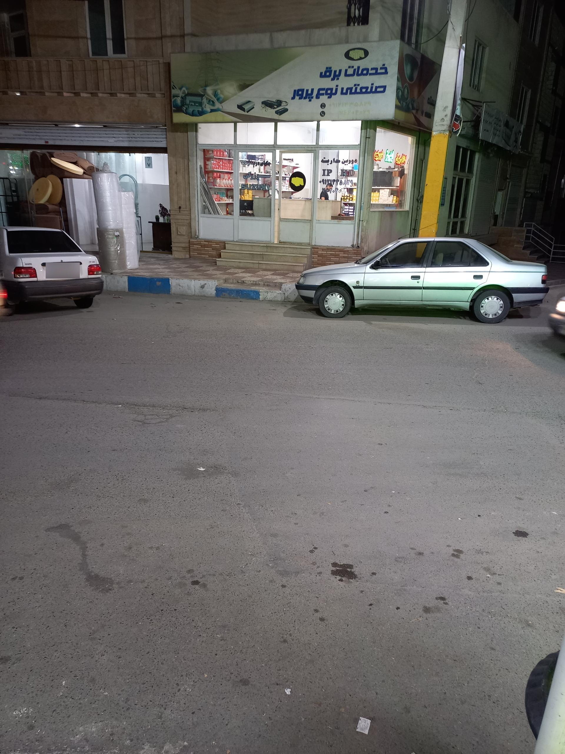 عکس برق صنعتی نوع پرور