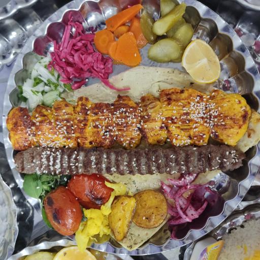 عکس باغ رستوران شاهان