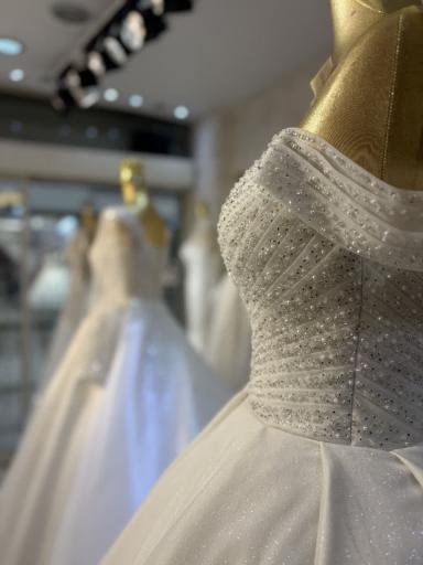 مرکز تولید و فروش لباس عروس