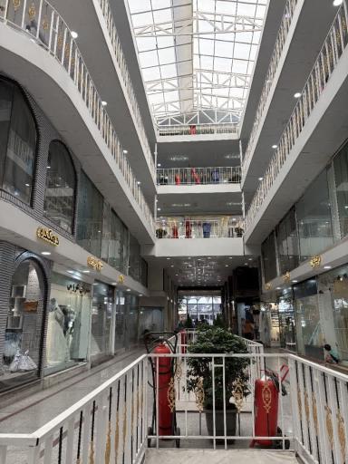 عکس مرکز تولید و فروش لباس عروس