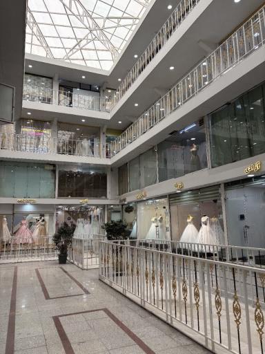 عکس مرکز تولید و فروش لباس عروس