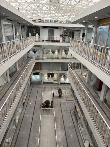 عکس مرکز تولید و فروش لباس عروس