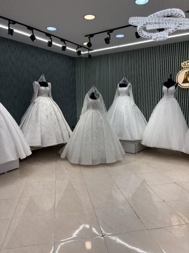 عکس مرکز تولید و فروش لباس عروس