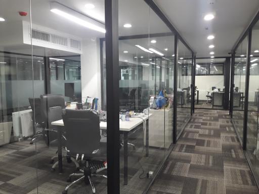 عکس آبی سفید فناپ (فضای کار اشتراکی)