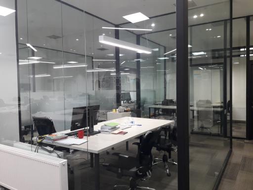 عکس آبی سفید فناپ (فضای کار اشتراکی)