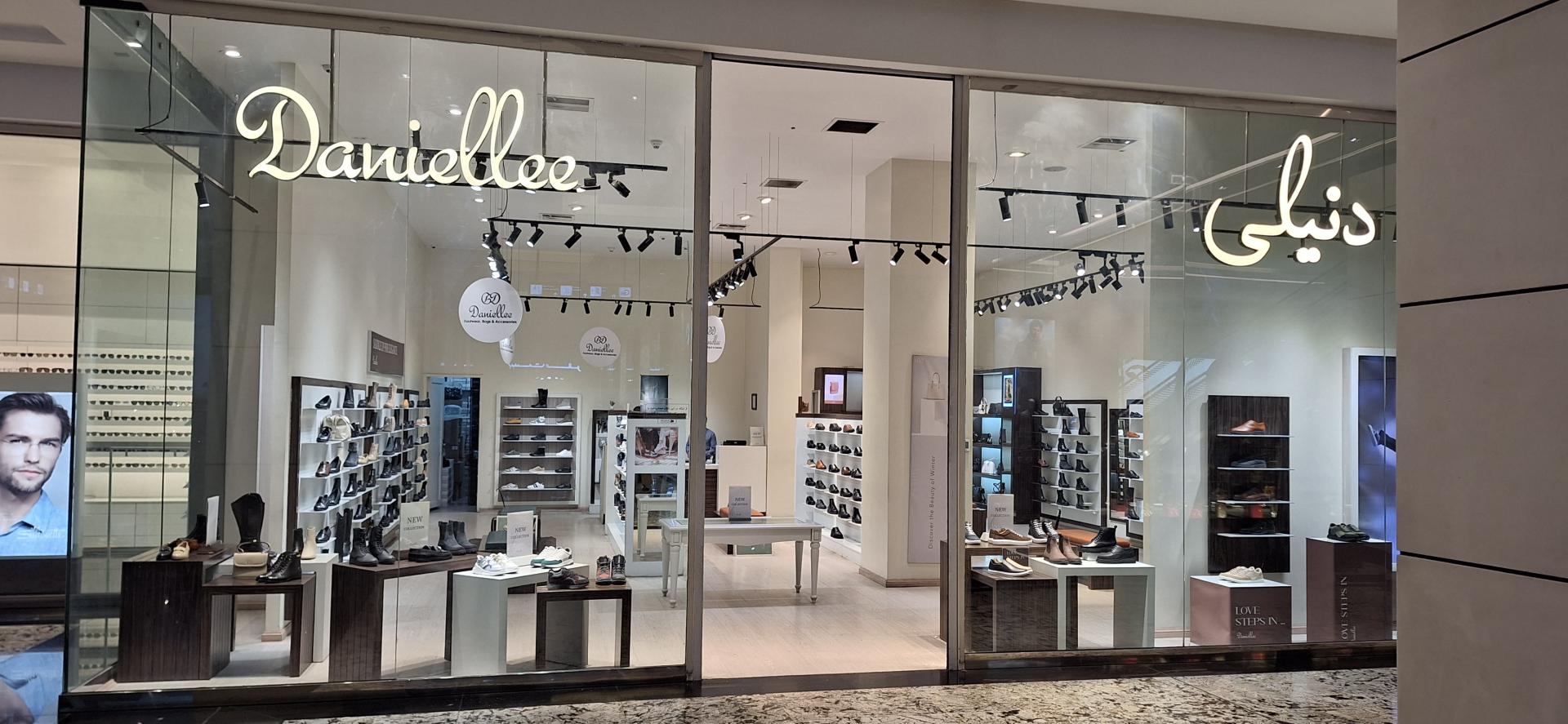 عکس کفش دنیلی