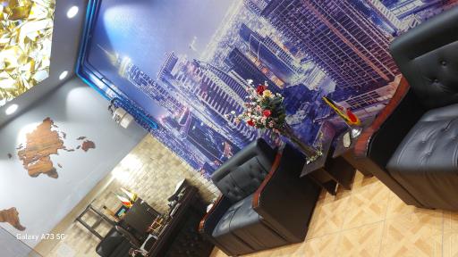 عکس مشاورین املاک نارون