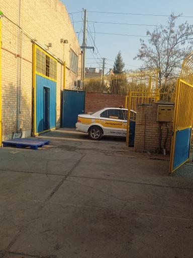 عکس انبار گلگون امداد خودرو ایران