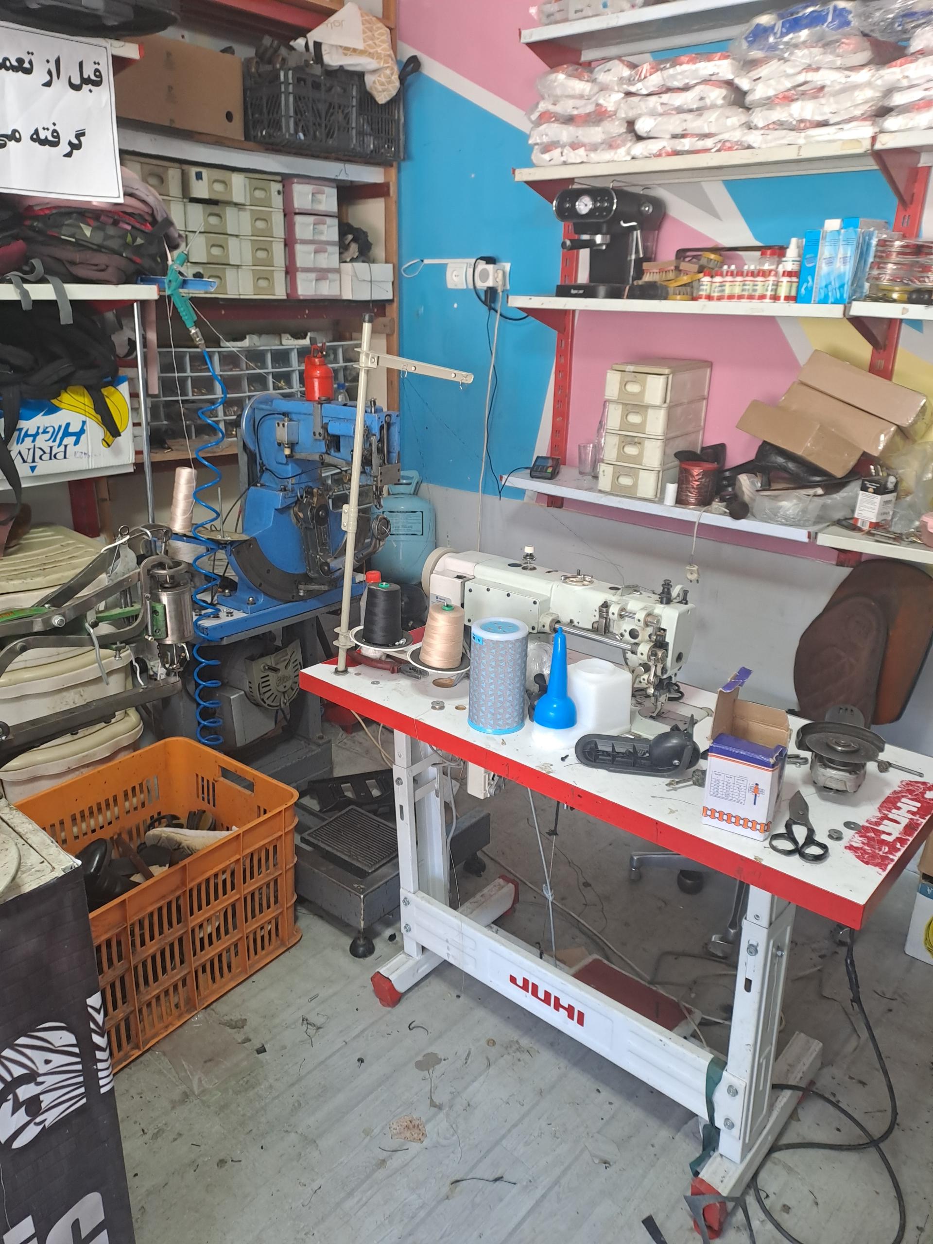 عکس تعمیرات کیف و کفش شریعتی