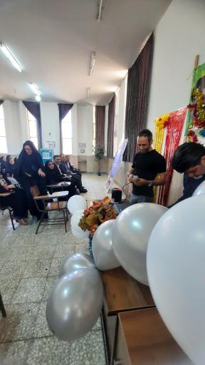 عکس دبیرستان دخترانه مکتبی