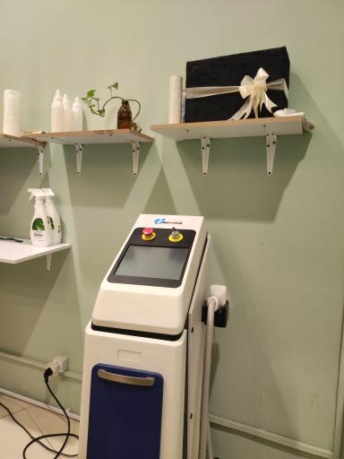 عکس کلینیک زیبایی آراد