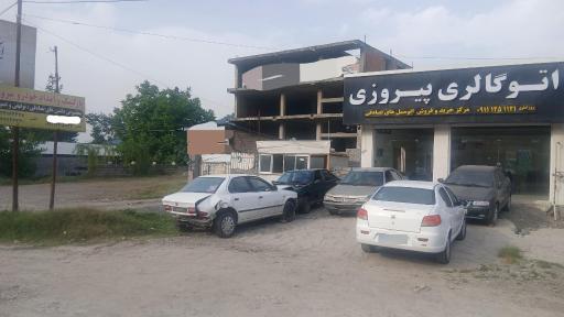 عکس مرکز خرید و فروش ماشین تصادفی پیروزی