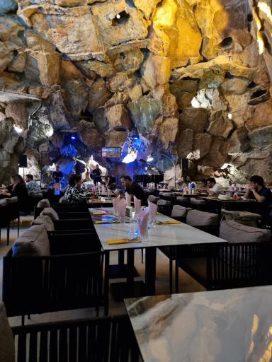 عکس رستوران کوه نور کیش