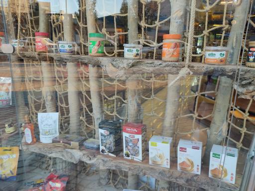 عکس فروشگاه محصولات ارگانیک تیمانیک