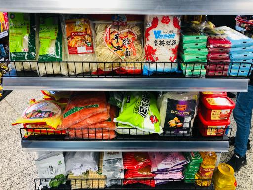 عکس هایپرمارکت شبانه روزی تهران پروتئین