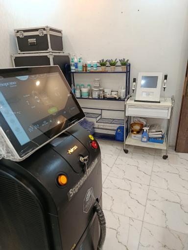 عکس کلینیک پوست آبان 