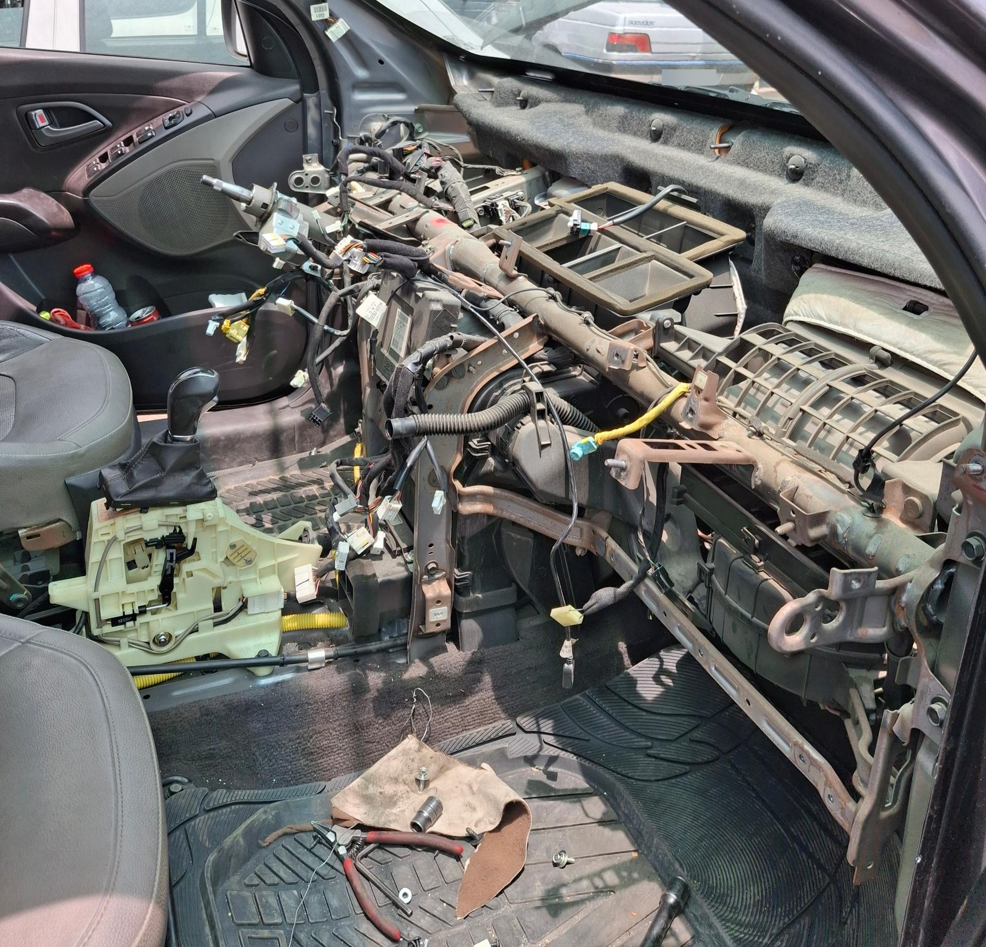 عکس خدمات برق اتومبیل روحپرور