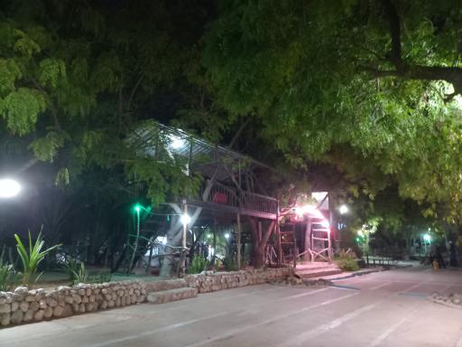 عکس رستوران کافی شاپ باغ زرون