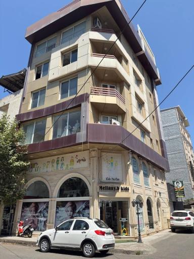 عکس پخش پوشاک بچه‌گانه ملنی بوی