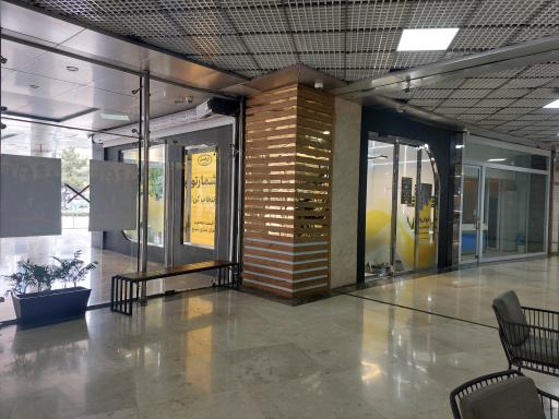 عکس فروشگاه اصلی ایرانسل