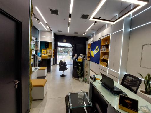 عکس فروشگاه اصلی ایرانسل