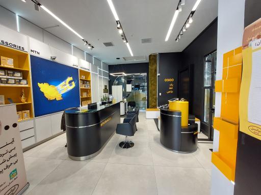 عکس فروشگاه اصلی ایرانسل