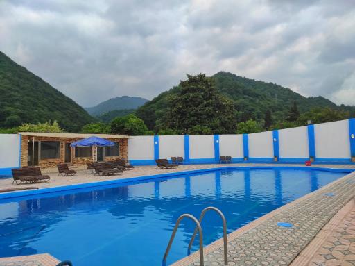 عکس استخر روباز هتل پارسیان رامسر 