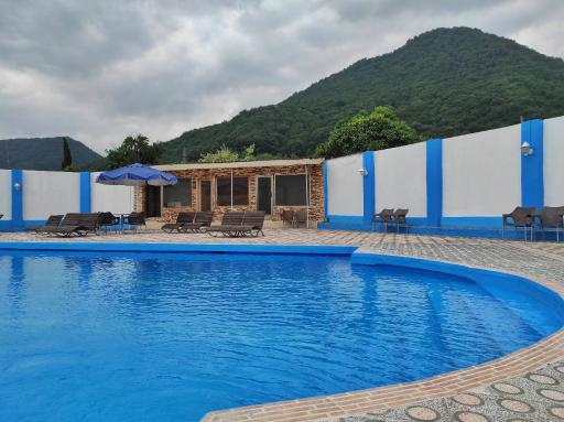 عکس استخر روباز هتل پارسیان رامسر 