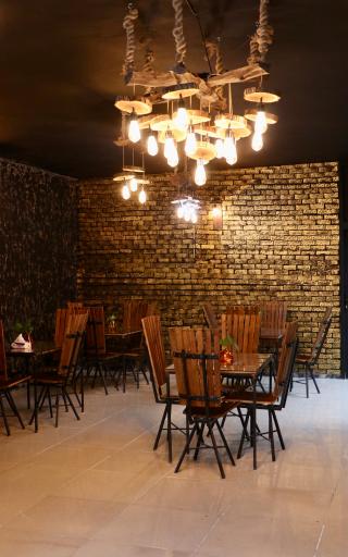 عکس رستوران و سفره خانه رنگ شب 