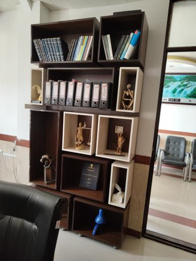 عکس دفتر وکالت فخرالدین حسینی برزنجی