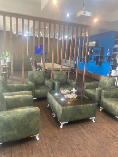 عکس مدرسه کسب و کار توما 