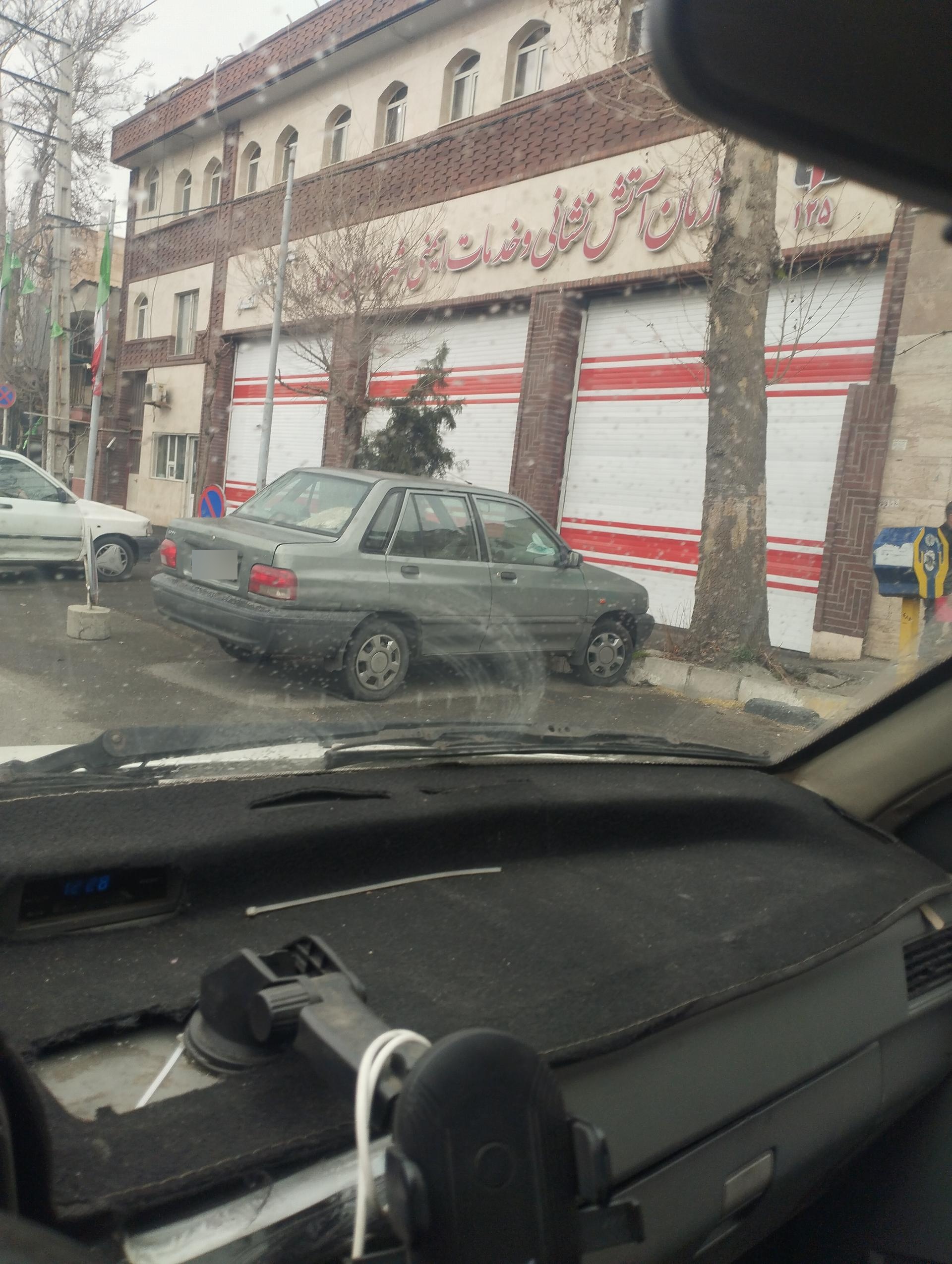 عکس سازمان آتش نشانی و خدمات ایمنی ملارد(ایستگاه یک )