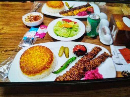 عکس رستوران فست فود کاج