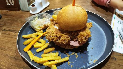 عکس رستوران فست فود کاج