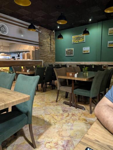 عکس رستوران فست فود کاج