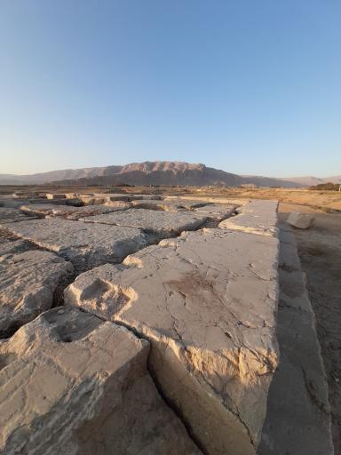 عکس آرامگاه نیمه کاره کمبوجیه دوم