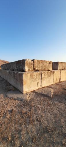 عکس آرامگاه نیمه کاره کمبوجیه دوم