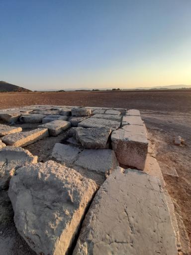 عکس آرامگاه نیمه کاره کمبوجیه دوم