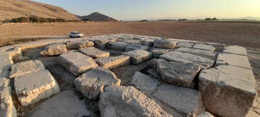 عکس آرامگاه نیمه کاره کمبوجیه دوم